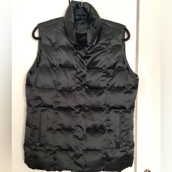 Womens puffer vest. New. Medium - Picture 1 of 3